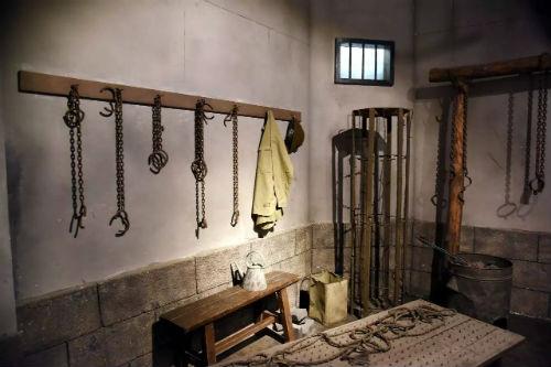 对比中国古代酷刑与西方酷刑，后者的残忍程度更加让人难以想象