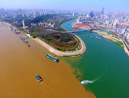 蒋介石制造了黄河花园口决堤事件，其实他还想炸开长江大堤
