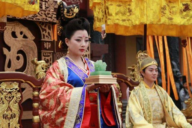 唐朝最惨皇帝，两次登基上位，先后受3个女人控制，后被妻女毒死