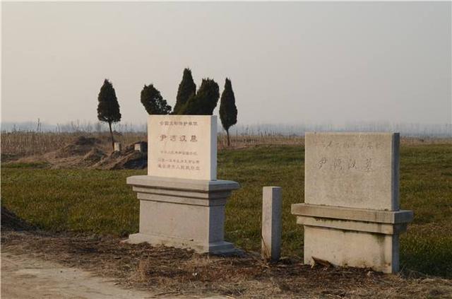 东海尹湾汉墓中，出土了珍贵汉简，这批汉简还揭开汉代的六大谜题