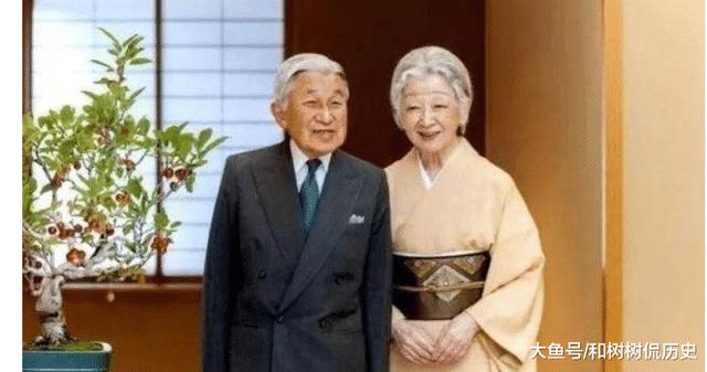 日本天皇退位以前要跪拜一个中国人，现在依旧要交出三件皇权物品